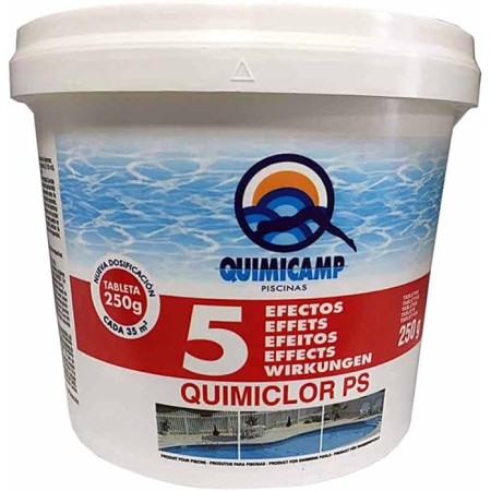 Mantén tu piscina cristalina y libre de algas con Cloro Antialgas Quimicamp 5 acciones.